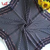 روسری مشکی سفید کد216 جنس کشمیر قواره 140 در سه طرح
